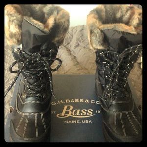 Lace-up Waterproof Boots